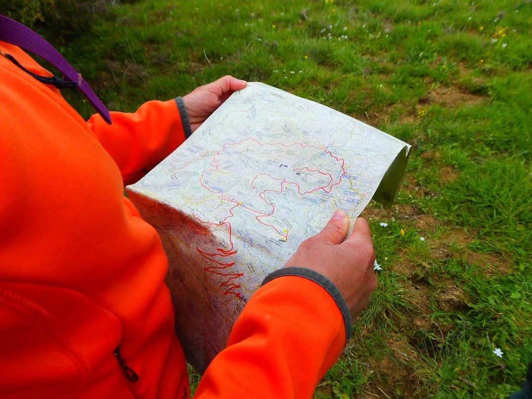 Do you think it's better to use a paper map or a map on your phone ielts speaking part 1